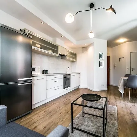 Concierge Wola Zawiszy Apartamento Varsóvia